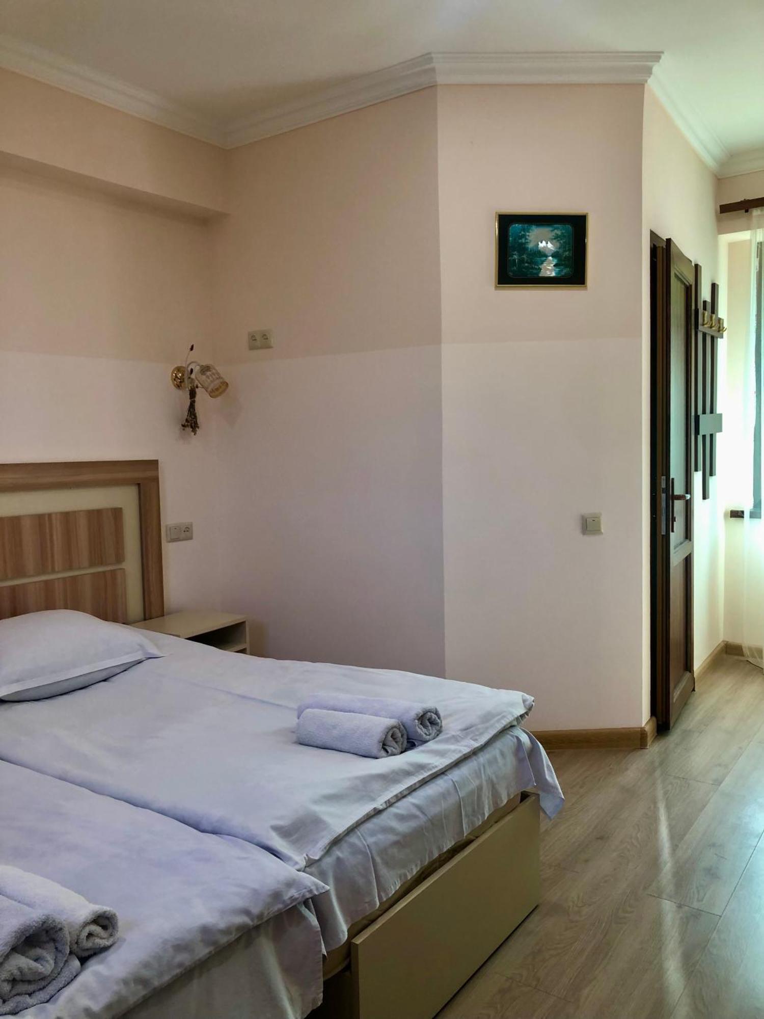 Guest House Anahit Idzjevan Buitenkant foto
