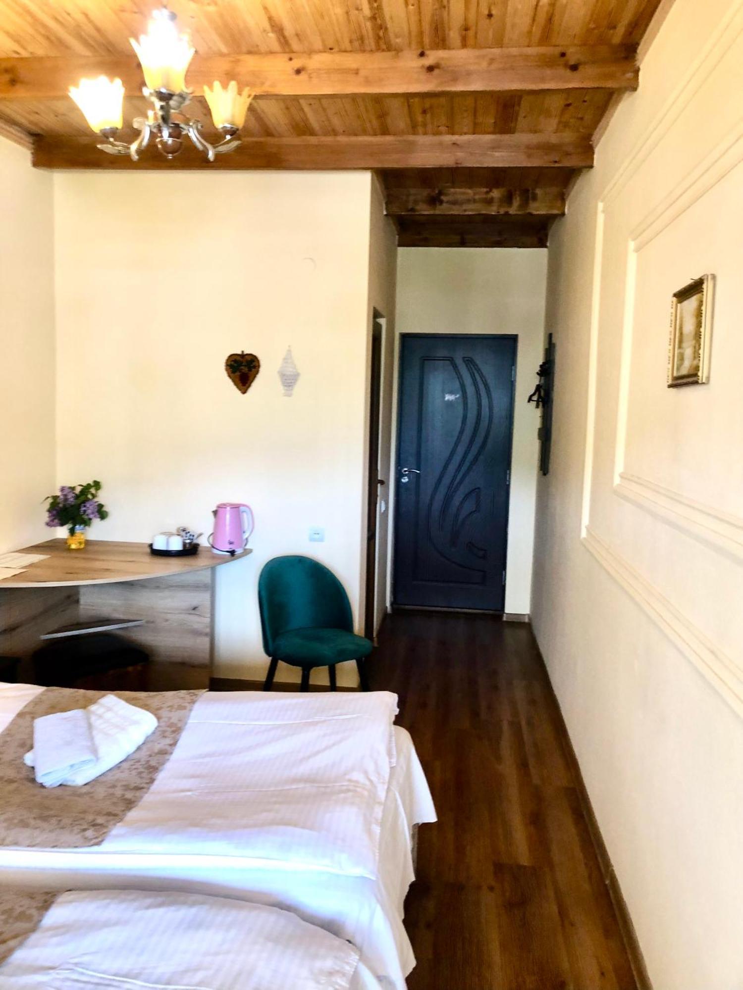 Guest House Anahit Idzjevan Buitenkant foto
